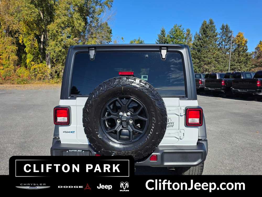 Used 2024 Jeep Wrangler Unlimited AWD/4WD image 5