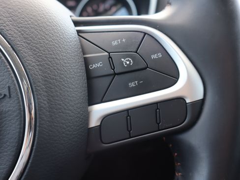 Used 2020 Jeep Compass Latitude w/ Popular Equipment Group FWD image 16