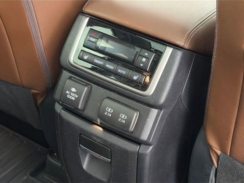 Used 2019 Subaru Ascent Touring AWD/4WD image 30