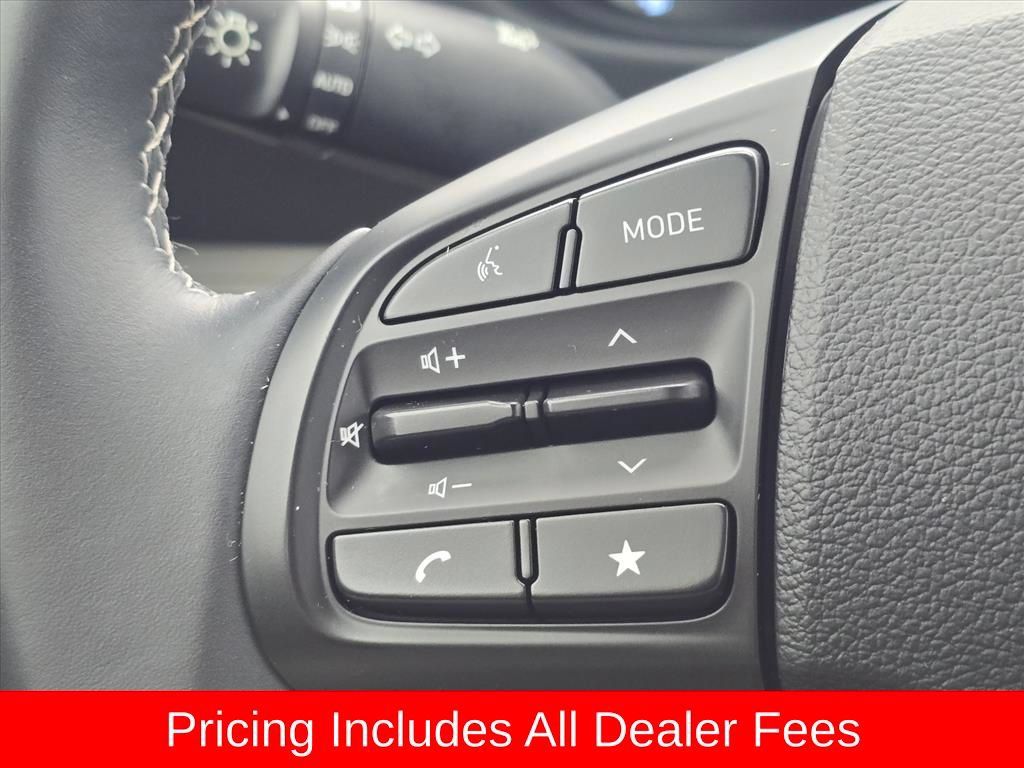 Certified 2023 Hyundai Venue SEL FWD image 21