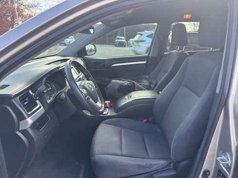 Used 2016 Toyota Highlander LE image 7