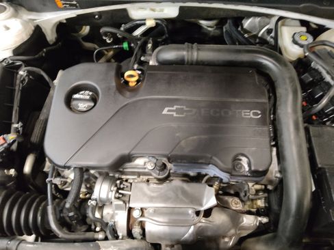 Used 2018 Chevrolet Malibu LT FWD image 30