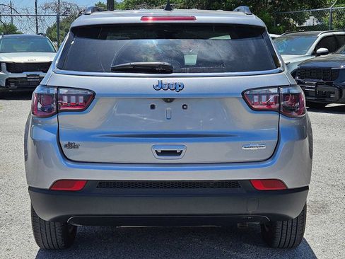 Used 2022 Jeep Compass Latitude FWD image 4