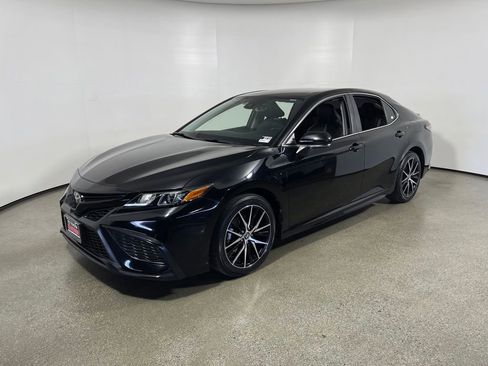 Certified 2022 Toyota Camry SE w/ Convenience Package image 7