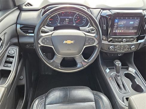 Used 2020 Chevrolet Traverse LT image 12