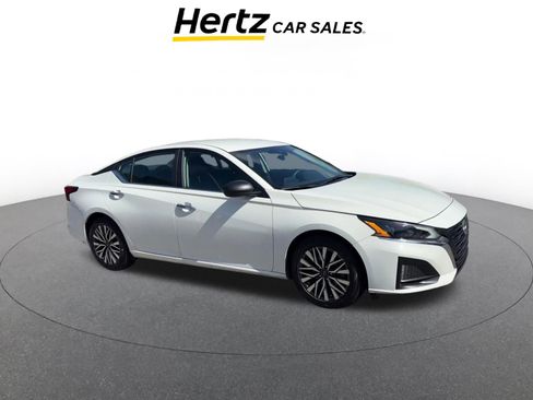 Used 2025 Nissan Altima 2.5 SV FWD image 1