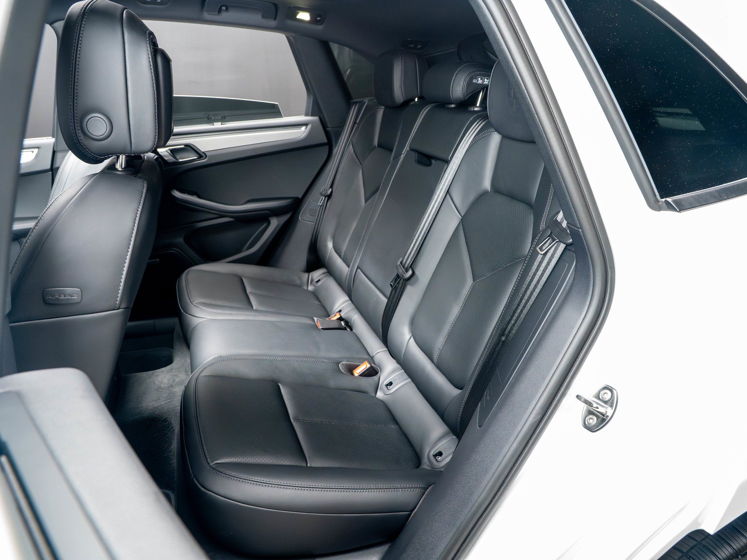 Certified 2026 Porsche Macan AWD/4WD image 37