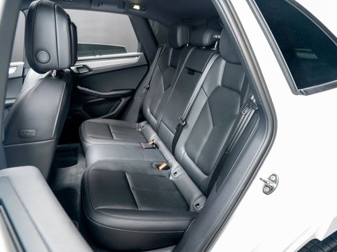 Certified 2026 Porsche Macan AWD/4WD image 37