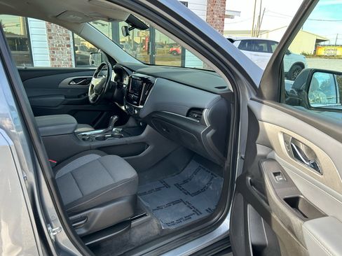 Used 2020 Chevrolet Traverse LT image 35