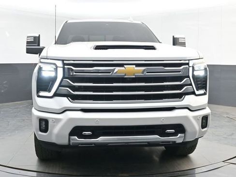 Used 2025 Chevrolet Silverado 2500 High Country w/ Technology Package AWD/4WD image 3