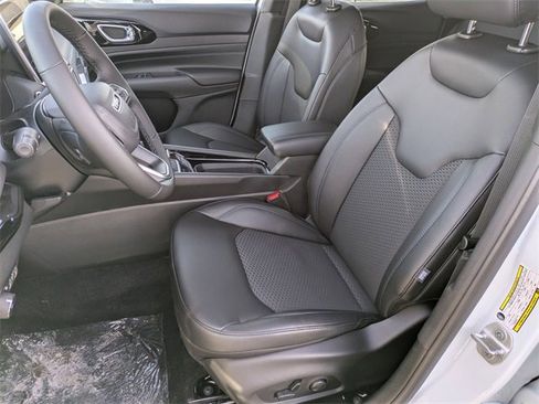 Certified 2026 Jeep Compass Latitude image 11