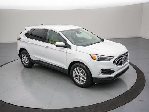 Certified 2024 Ford Edge SEL w/ Convenience Package AWD/4WD image 2