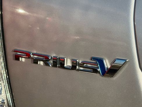 Used 2017 Toyota Prius V Three image 18