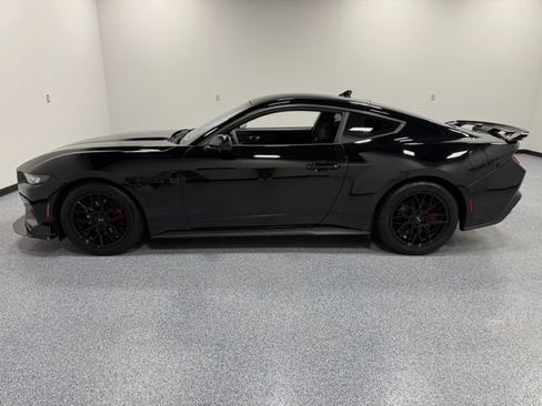 Certified 2024 Ford Mustang Coupe RWD image 8