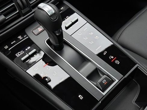 New 2026 Porsche Macan image 29