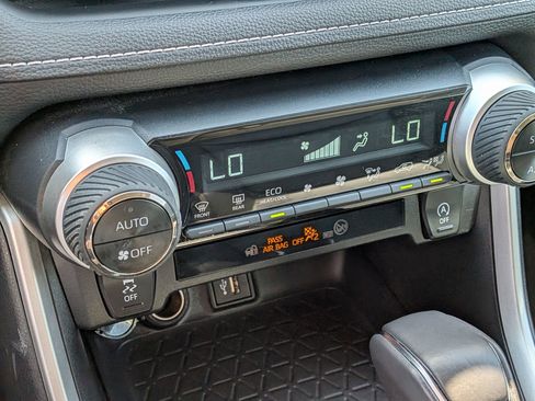Used 2025 Toyota RAV4 XLE Premium FWD image 21