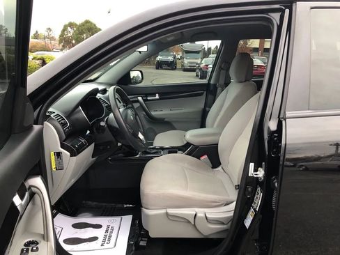 Used 2015 Kia Sorento LX image 23