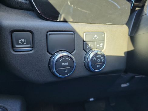 Used 2023 GMC Sierra 1500 Elevation image 32