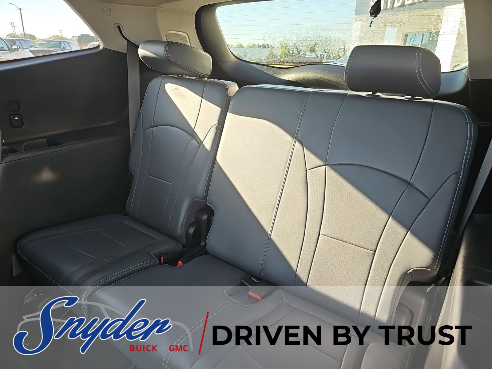 Used 2018 Buick Enclave Premium w/ Experience Buick Package AWD/4WD image 19