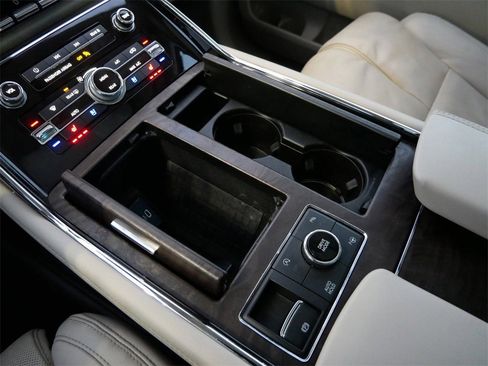 Used 2020 Lincoln Navigator Reserve w/ Luxury Package image 23