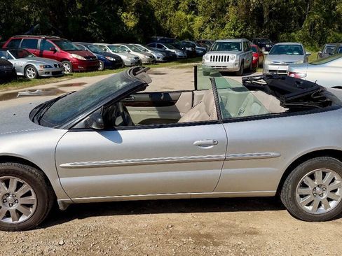 Used 2004 Chrysler Sebring Limited image 3