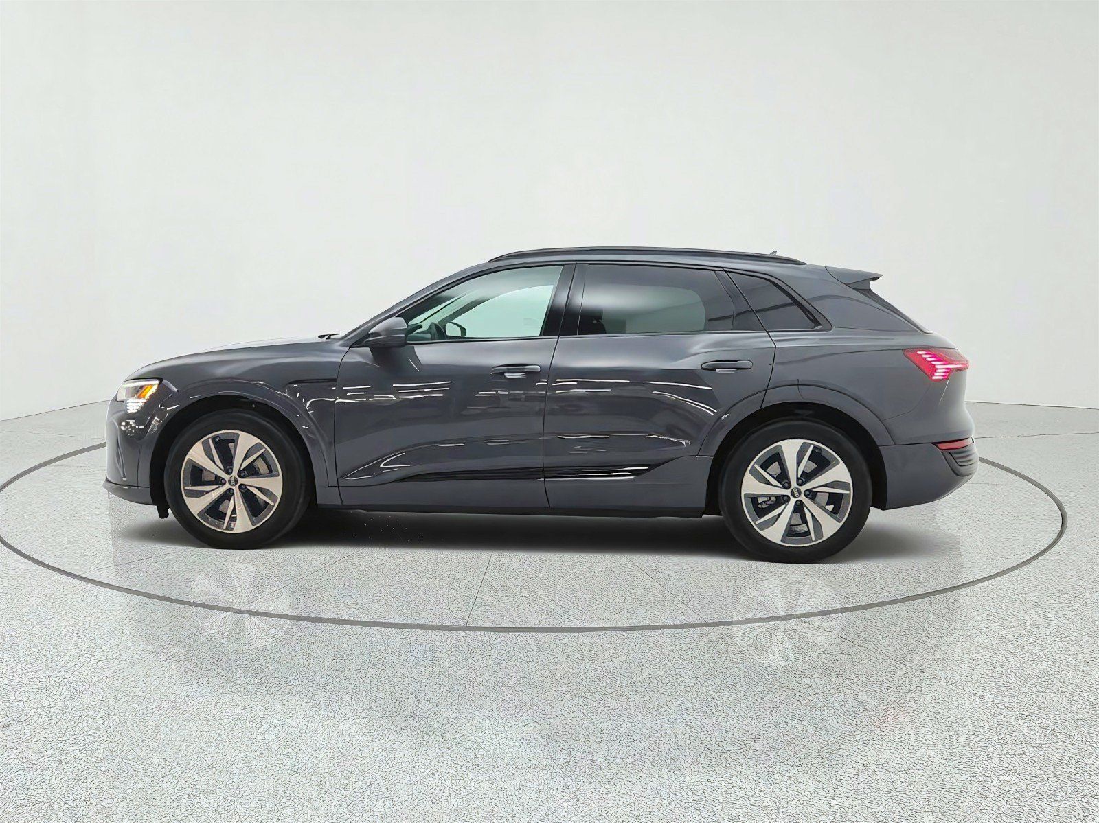 Used 2024 Audi Q8 e-tron Premium AWD/4WD image 8