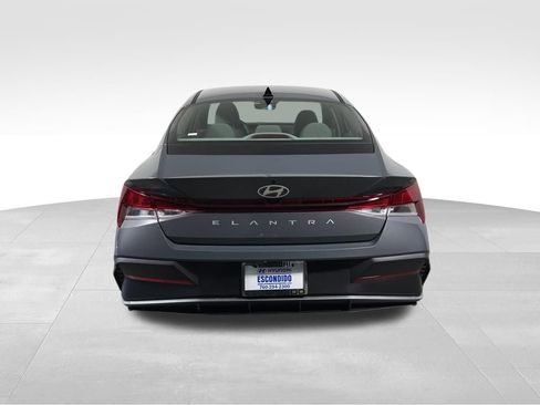 New 2026 Hyundai Elantra SE FWD image 4