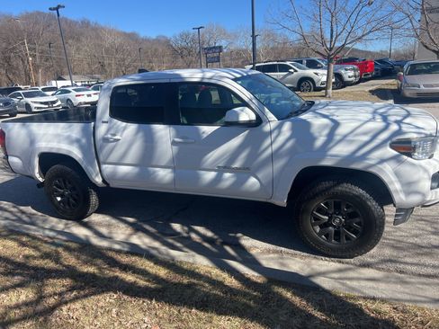 Used 2020 Toyota Tacoma SR5 image 4