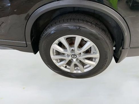 Used 2017 Nissan Rogue SV image 17