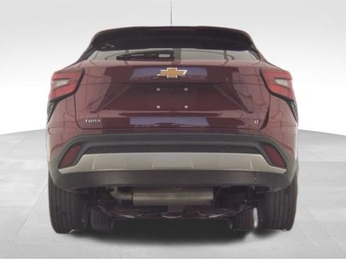Used 2025 Chevrolet Trax LT w/ LT Convenience Package image 8
