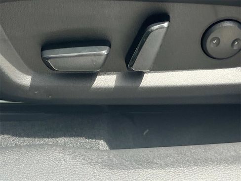 New 2025 Mitsubishi Outlander SE image 11