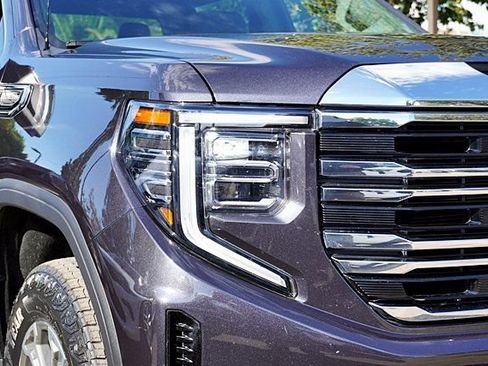 Used 2025 GMC Sierra 1500 SLT AWD/4WD image 11