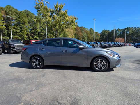 Used 2023 Nissan Sentra SV image 4