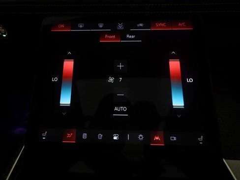 Used 2025 Cadillac Escalade V w/ LPO, ONYX Package image 34