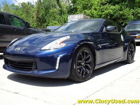 Used 2015 Nissan 370Z Coupe RWD image 3