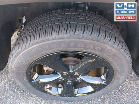 Used 2023 Jeep Grand Cherokee Altitude AWD/4WD image 31