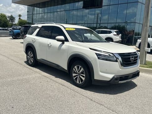 Used 2023 Nissan Pathfinder SL AWD/4WD image 5