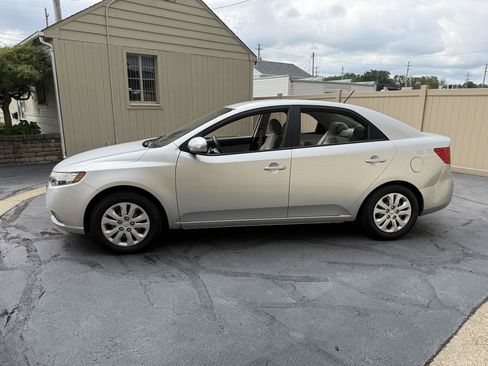 Used 2010 Kia Forte EX FWD image 8