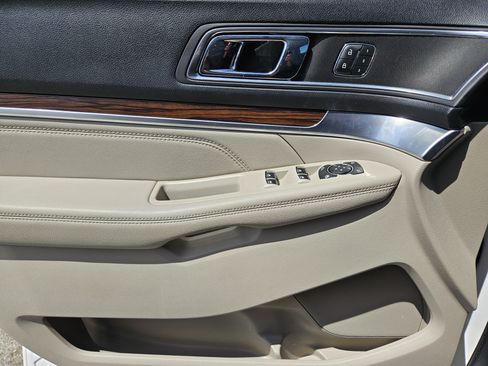 Used 2018 Ford Explorer Limited w/ Ford Safe & Smart Package FWD image 23