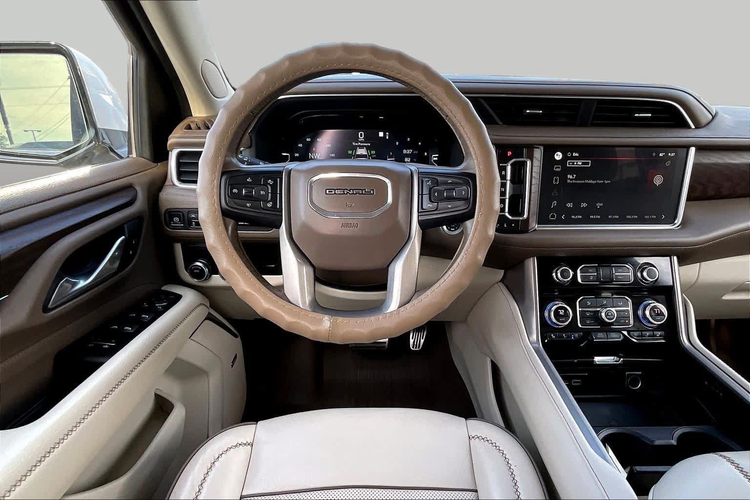 Used 2022 GMC Yukon XL Denali RWD image 6