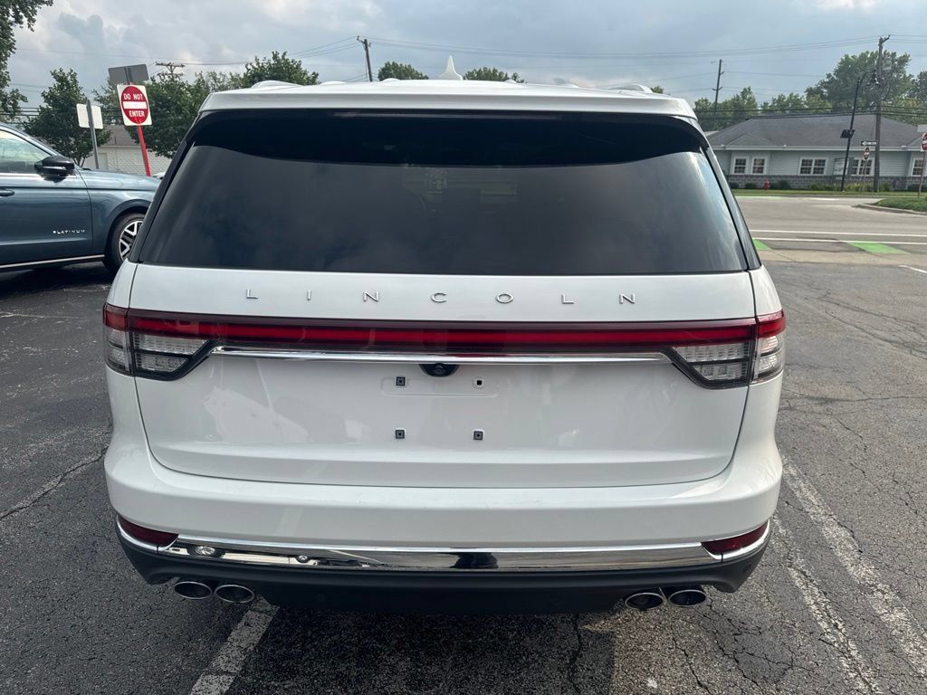 Used 2023 Lincoln Aviator AWD w/ Premium Package image 12