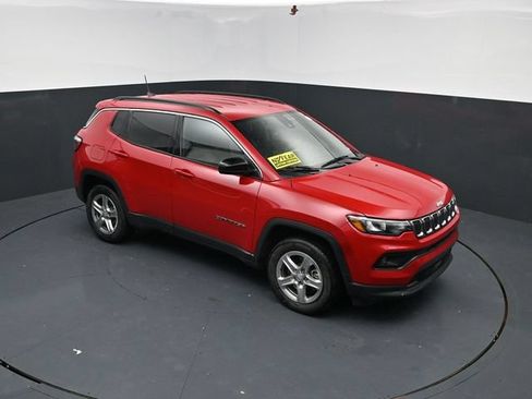 Used 2024 Jeep Compass Latitude AWD/4WD image 29