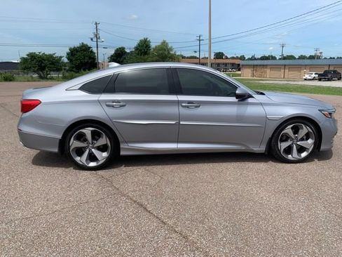 Used 2018 Honda Accord Touring image 8