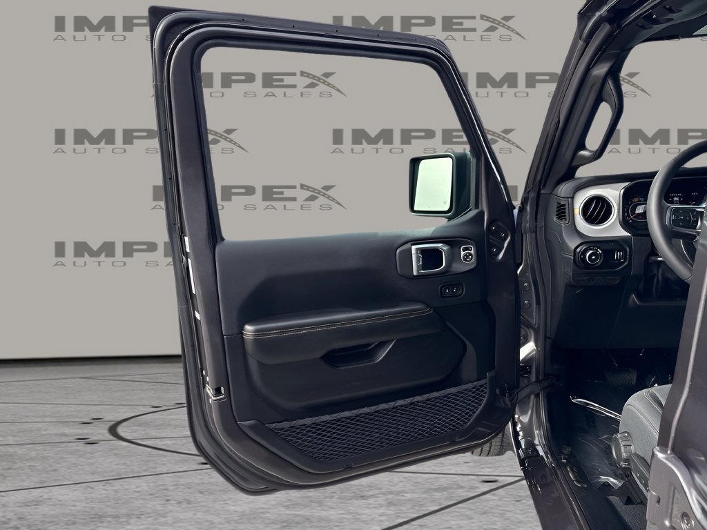 Used 2026 Jeep Wrangler Unlimited Sahara AWD/4WD image 23
