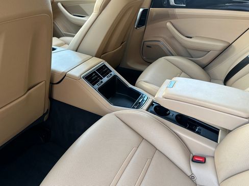 Used 2019 Porsche Panamera RWD image 14