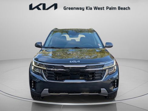 Certified 2025 Kia Seltos SX w/ SX Sunroof Package image 3