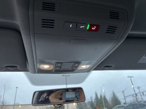 Used 2022 Volkswagen Tiguan S image 14