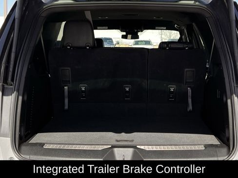 Used 2025 Chevrolet Suburban Z71 image 34