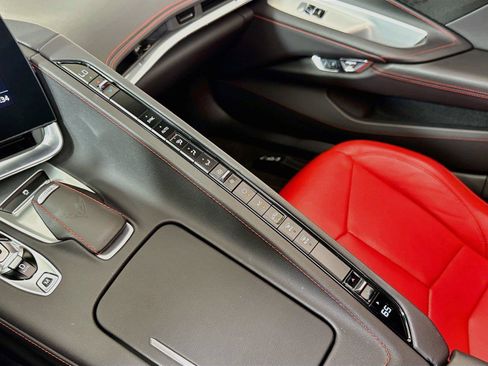 Used 2020 Chevrolet Corvette Stingray Coupe w/ 1LT RWD image 22