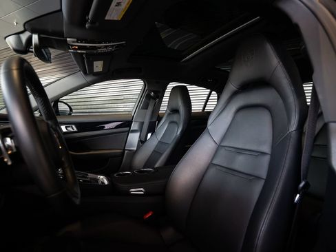 Certified 2023 Porsche Panamera image 5